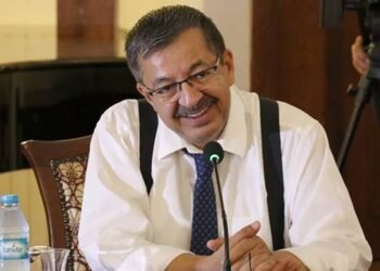 Hayati İnanç – Ölmeye Geldik Ama Yaşayarak