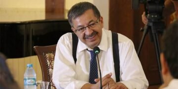 Hayati İnanç – Ölmeye Geldik Ama Yaşayarak